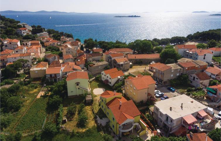 Location de vacances pour 10 personnes, avec terrasse à Tribunj - 3