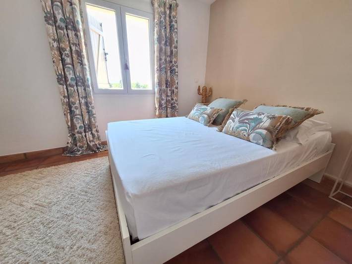 Location de vacances pour 2 personnes, avec terrasse ainsi que vue et jardin à Meynes - 2