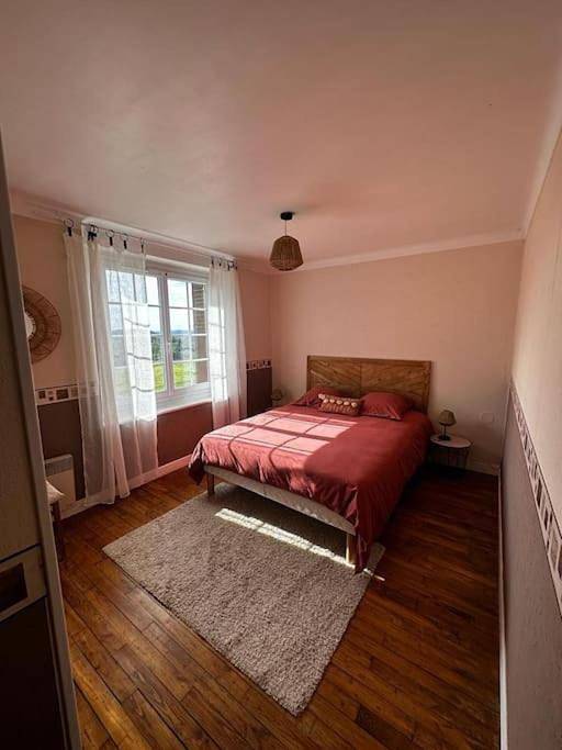 Maison de vacances pour 6 personnes, avec Balcon et Terrasse ainsi que Jardin et Vue à Brive-la-Gaillarde