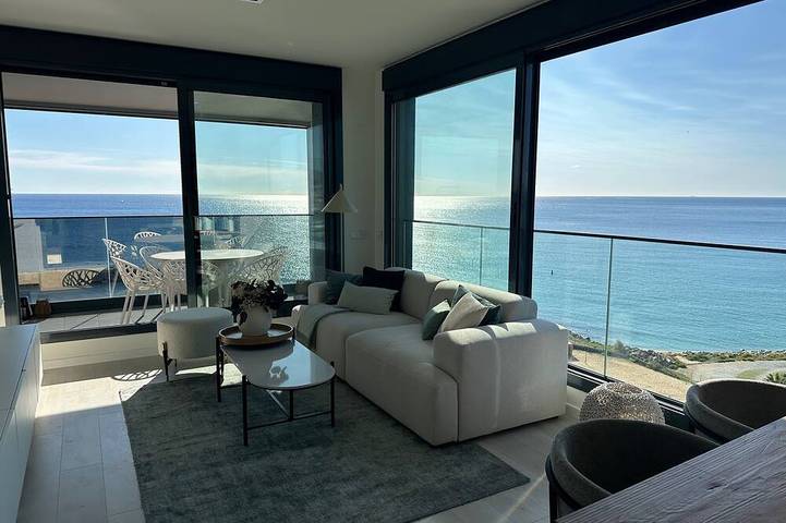 Appartamento per 6 persone, con piscina e balcone in Badalona