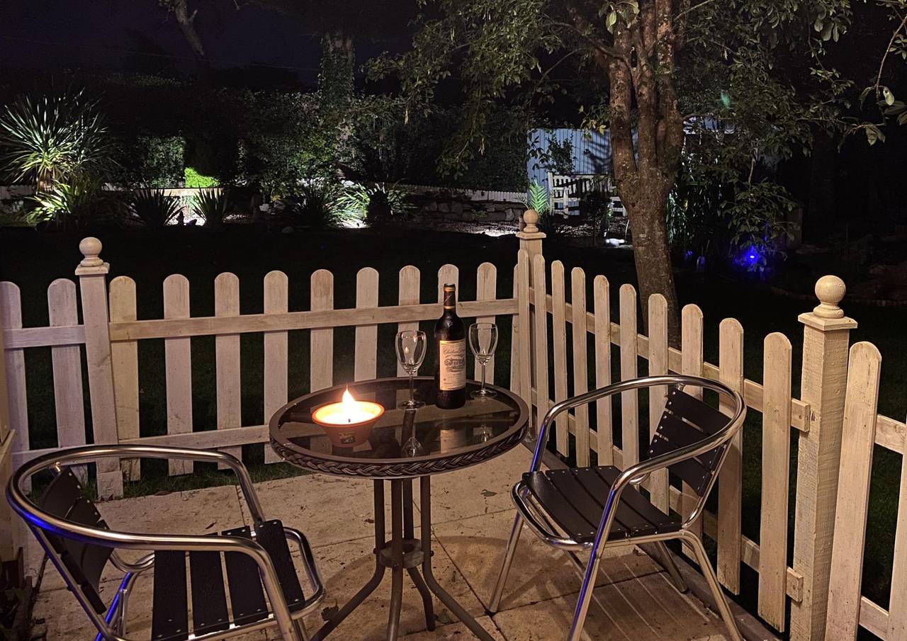 Entire apartment, Duck House - 1 Bed Shepherds Hut - Gower in Swansea region