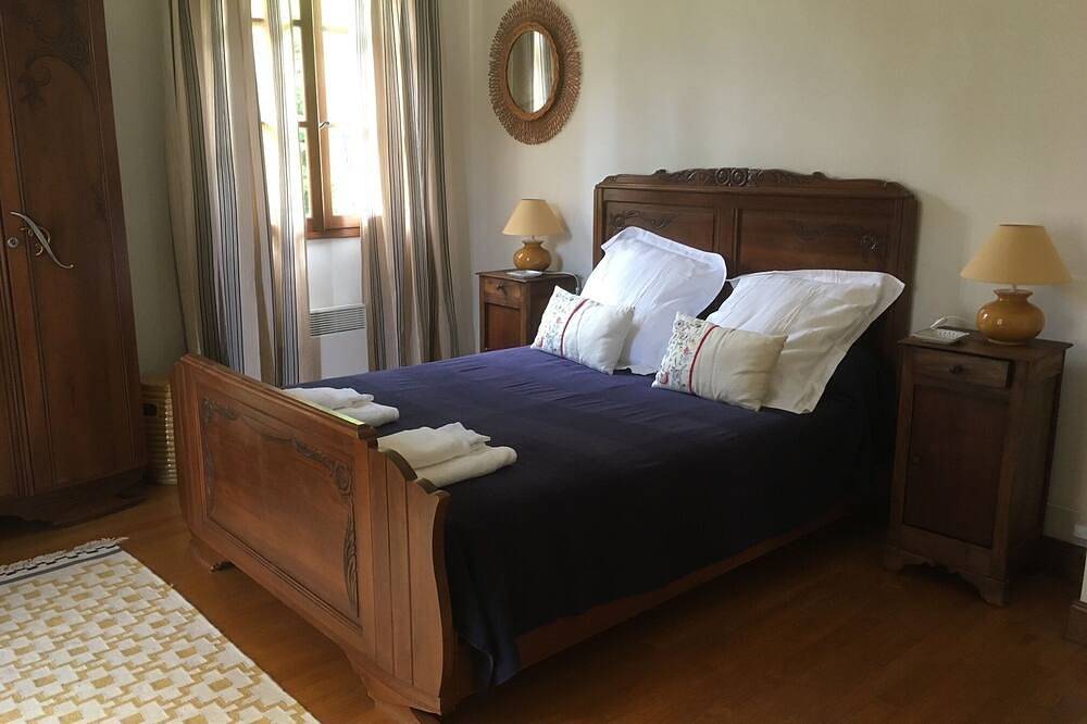 Propriété de charme sur 3 hectares de parc, calme et repos à 1km du centre ville in Gourdon, Quercy