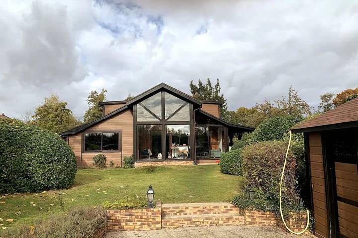 Chalet pour 6 personnes, avec jardin et piscine ainsi que jacuzzi et terrasse