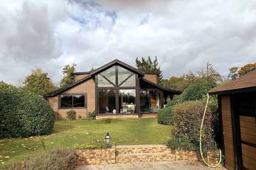 Maison de campagne pour 6 personnes, avec jacuzzi et piscine ainsi que terrasse et jardin à Saint-Sauveur-lès-Bray