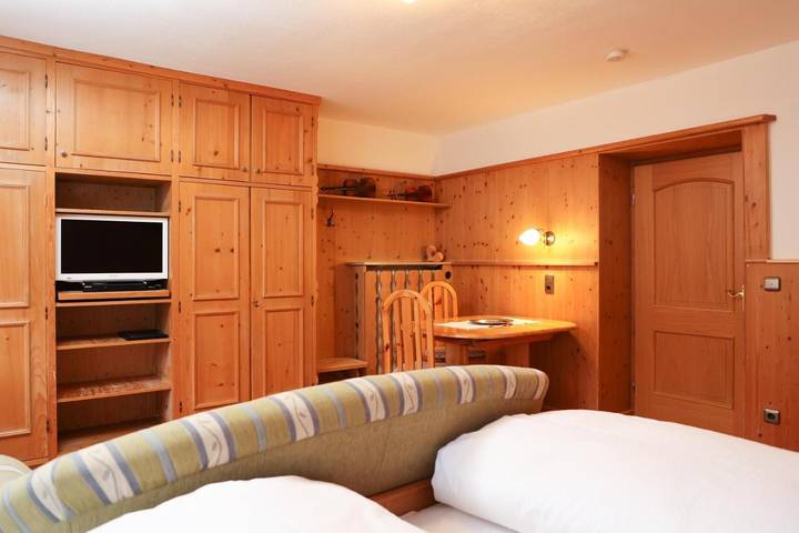 Ferienwohnung für 2 Personen, mit Ausblick in Geigenbaumuseum Mittenwald - 3