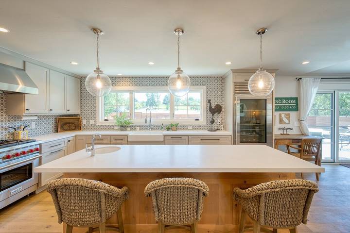 Vacation home for 8 people, with yard and balcony in Russian River