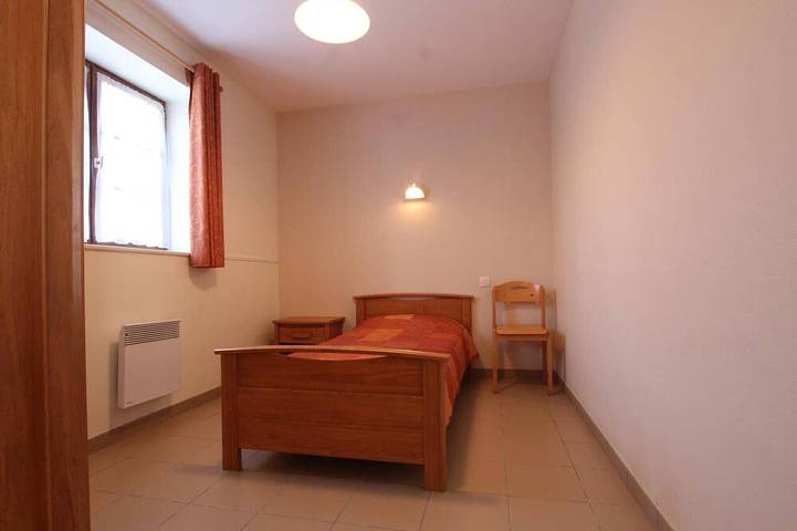 Gîte pour 5 personnes, avec jardin à Saint-Georges-de-Rouelley - 2