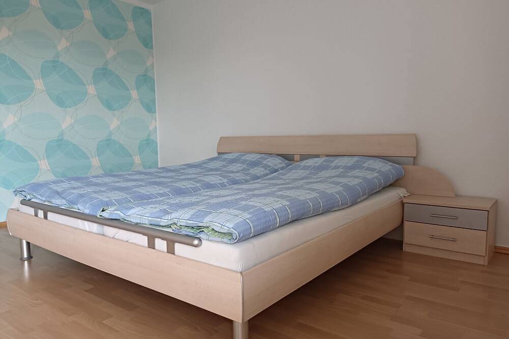 Ganze Wohnung, 105m² Dachgeschosswohnung in bester Lage in Schleiz, Thüringer Schiefergebirge