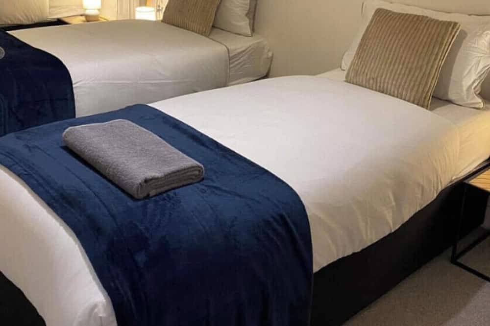 Ganze Wohnung, 2 Bed Apartment Free Parking Close to Gatwick in Crawley, West Sussex