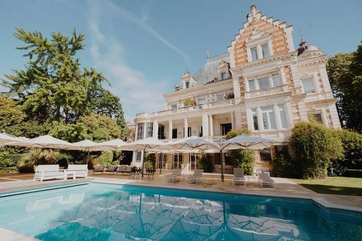 Chambre d’hôte pour 2 personnes, avec Jacuzzi et Terrasse ainsi que Jardin et Piscine