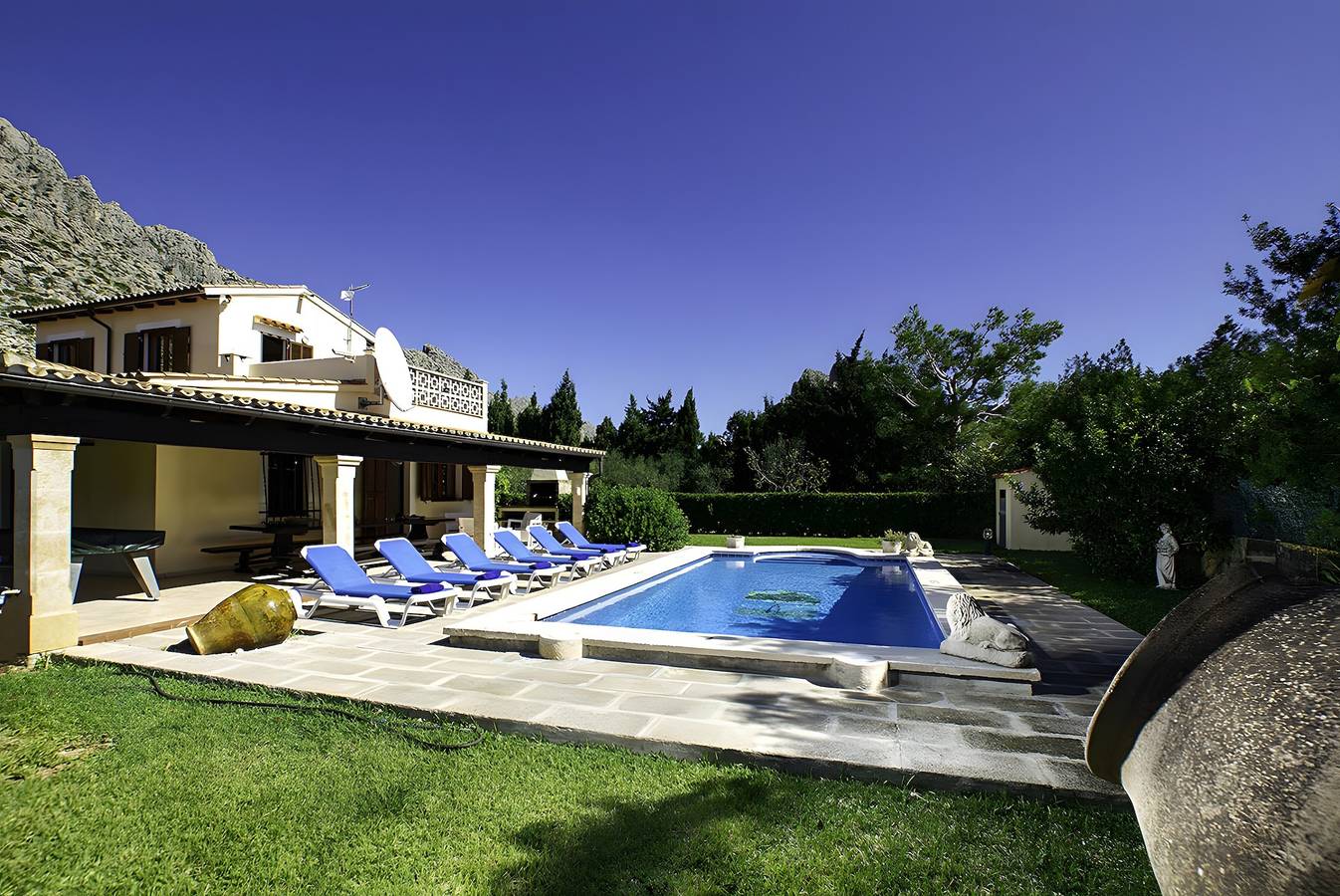 Schöne Finca Barraca in der Nähe des Meeres mit Blick auf die Berge in Port de Pollença, Pollença
