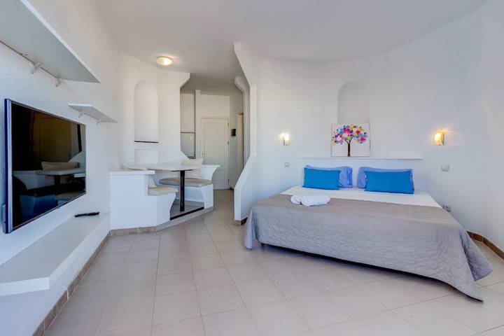Appartement entier, Vacances « Estudio Playa Paraíso » avec vue sur la mer, terrasse privée et Wi-Fi in Playa Paraíso, Adeje