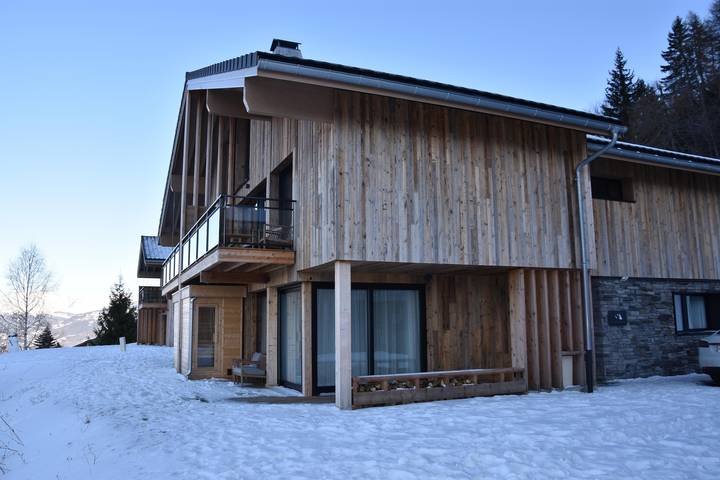 Chalet pour 12 personnes, avec balcon ainsi que vue et sauna