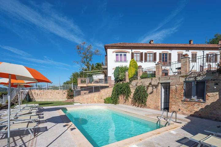 Ferienwohnung für 4 Personen, mit Pool und Garten, mit Haustier