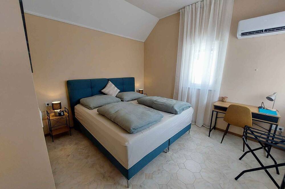 Ganze Wohnung, Ferienwohnung im Erdgeschoss ,gut ausgestattete Küche und einen Blick auf den Garten in Bük, Komitat Eisenburg