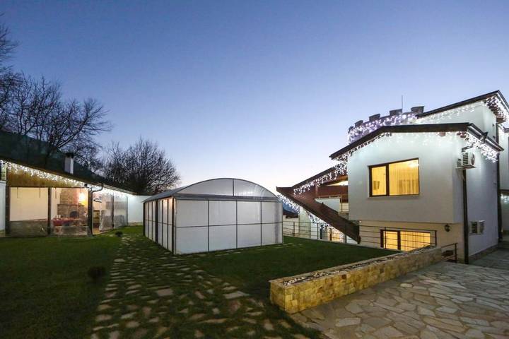 Maison d’hôte pour 16 personnes, avec Balcon et Jacuzzi ainsi que Terrasse et Jardin en Bulgarie - 2