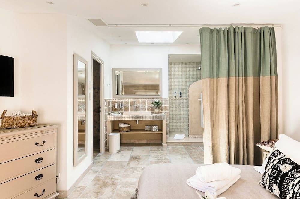 Apartamento entero, Loft-De Lujo-2ème étage sous Toit-Vista a la Calle-Baño con ducha in Valbonne, Region de Cannes