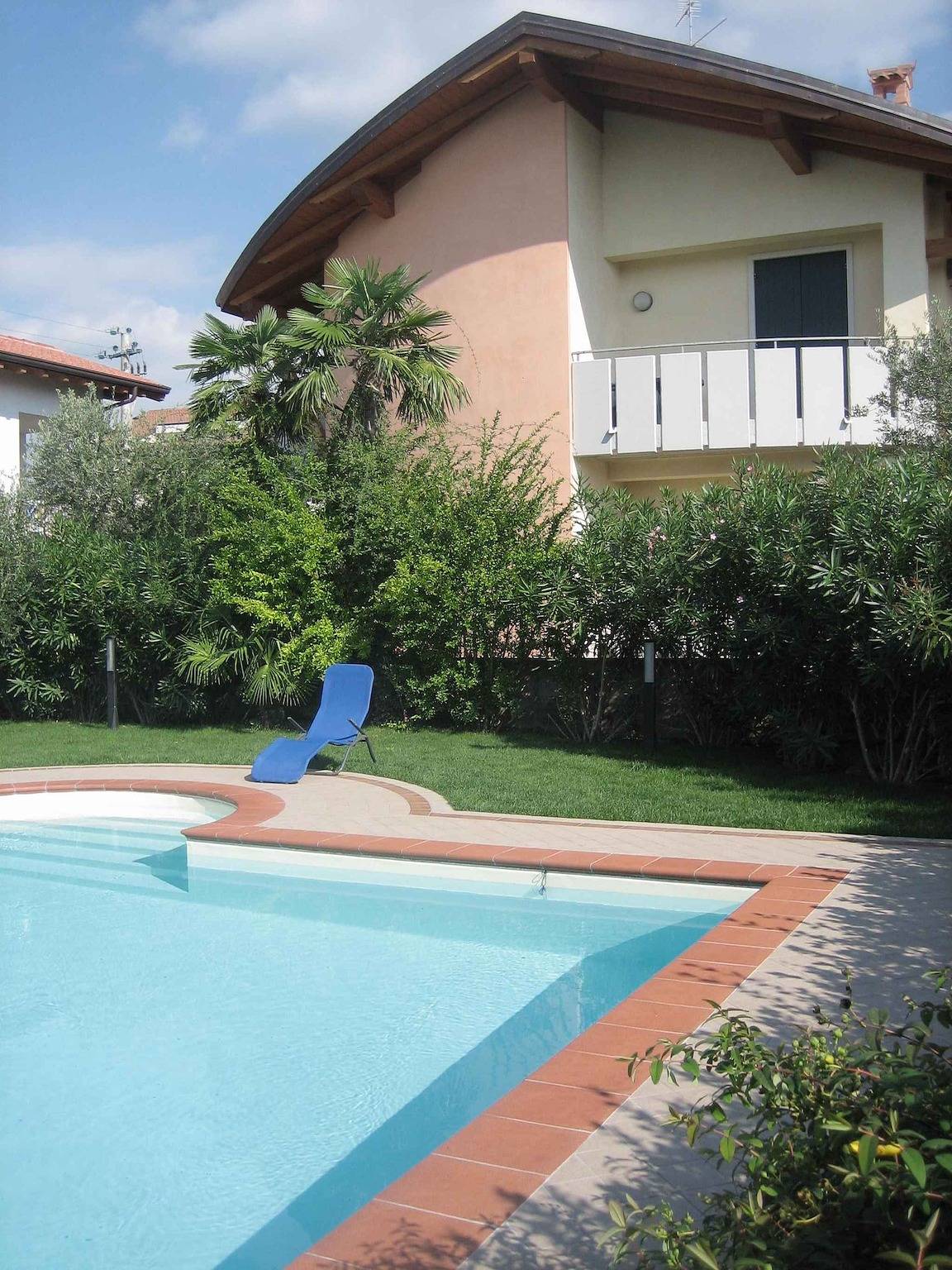 Apartamento vacacional entero, Apartamento vacacional con terraza y piscina in Lazise, Montañas Garda