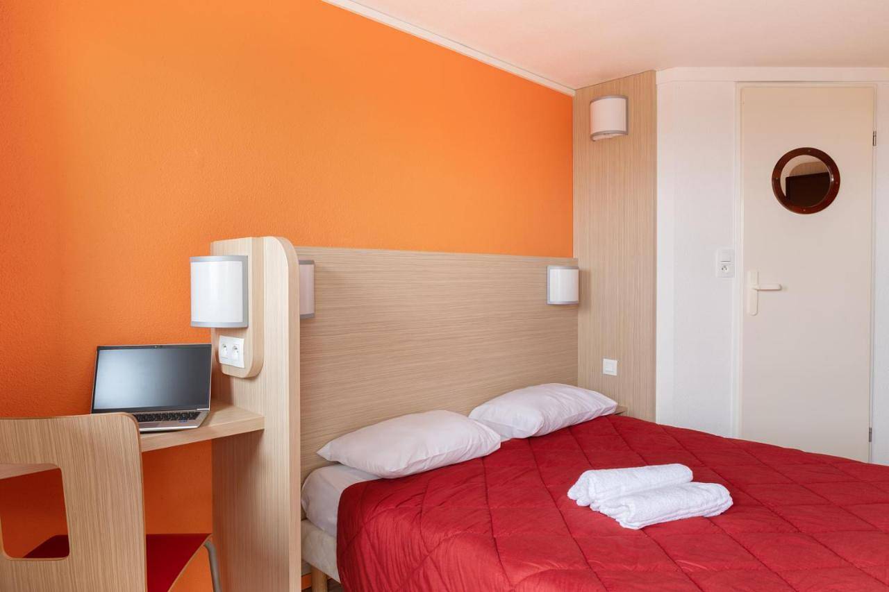 Premiere Classe La Ville Du Bois in La Ville-du-Bois, Essonne