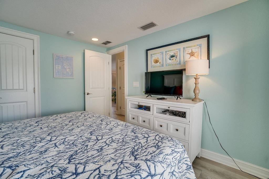 Ganze Wohnung, Schritte zum Strand, moderner Strandbungalow in Ilexhurst, Holmes Beach