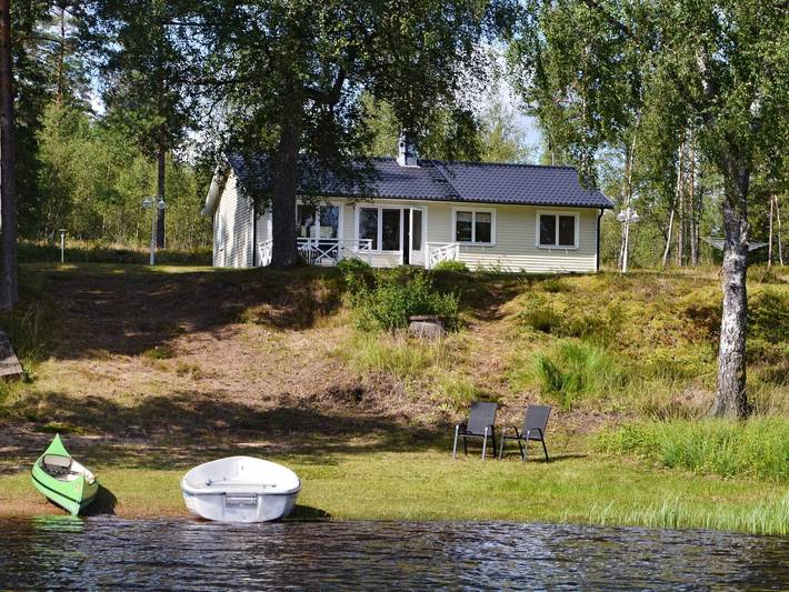 Ferienhaus für 4 Personen, mit Terrasse und Seeblick in Schweden