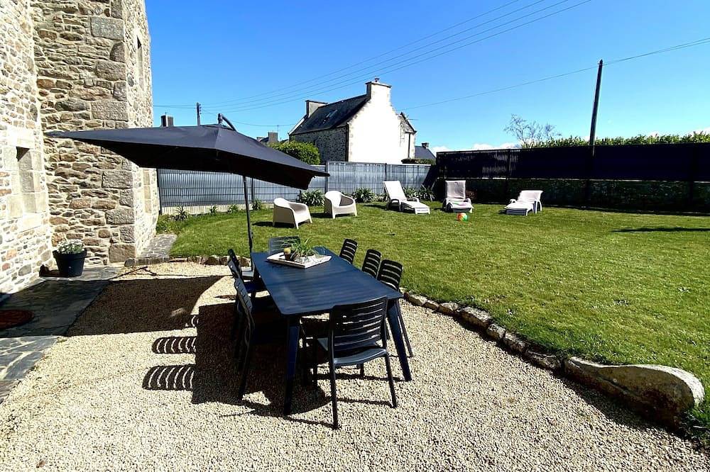 Newly renovated typical Breton vacation home close to the sea in Roscoff, Ceinture Dorée
