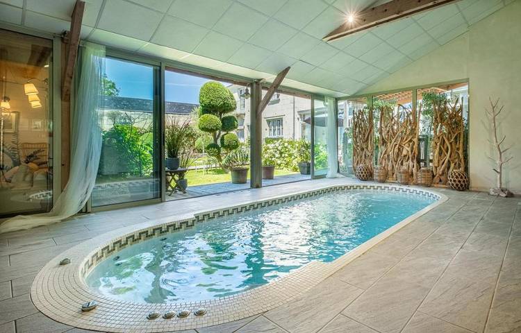 Appart’hôtel pour 4 personnes, avec sauna et jacuzzi ainsi que jardin et piscine