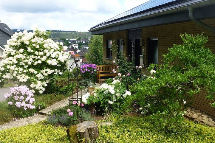 Ferienwohnung für 3 Personen, mit Whirlpool und Garten in Losheim am See