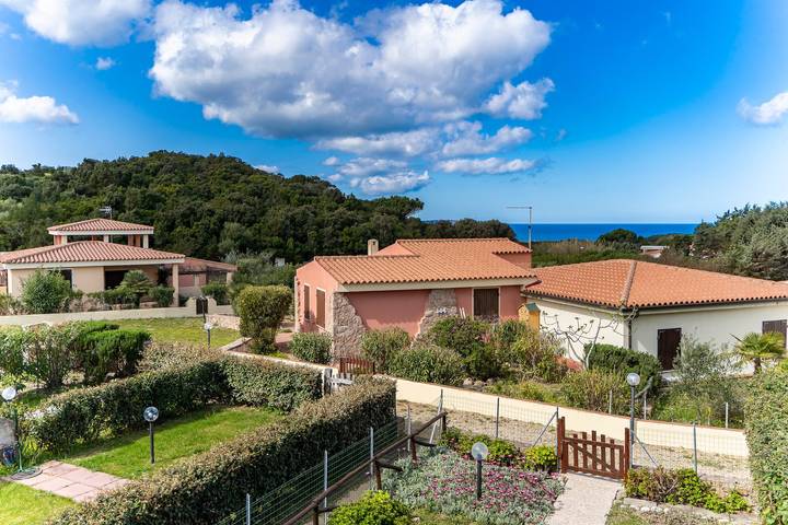 Appartamento intero, Appartamento "Casa Pineta" con splendida vista sul mare, giardino privato e aria condizionata in Rena Majore, Aglientu