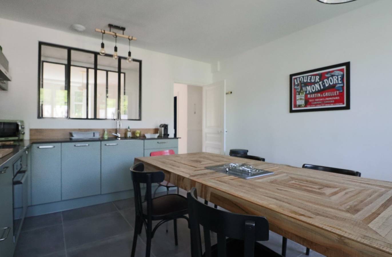 Entire apartment, Apartment 'Le Gentiane' with Mountain View and Wi-Fi in La Bourboule, Volcans d'Auvergne Regional Nature Park