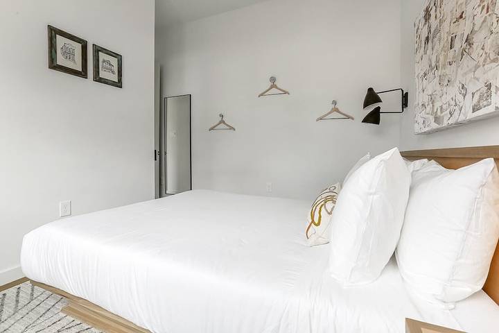 Vacation home for 10 people, with pool and balcony as well as hot tub and yard in New Orleans