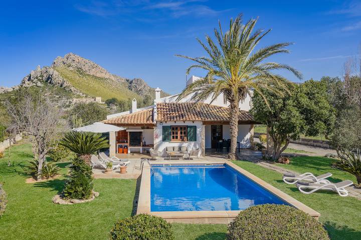 Chalet para 4 personas, con terraza además de jardín y piscina en Boquer