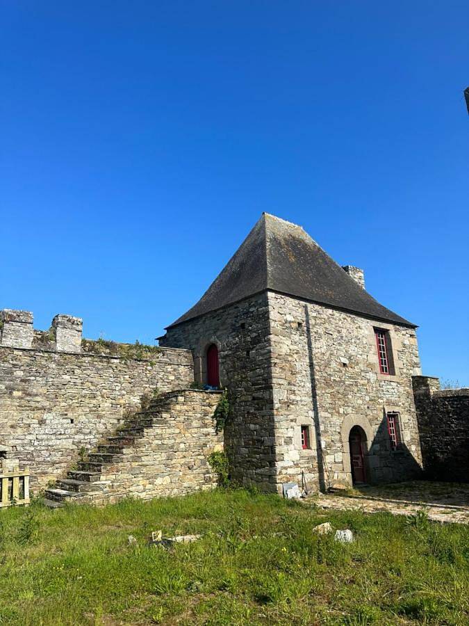 Location de vacances pour 2 personnes, avec vue et jardin à Lanmeur - 3