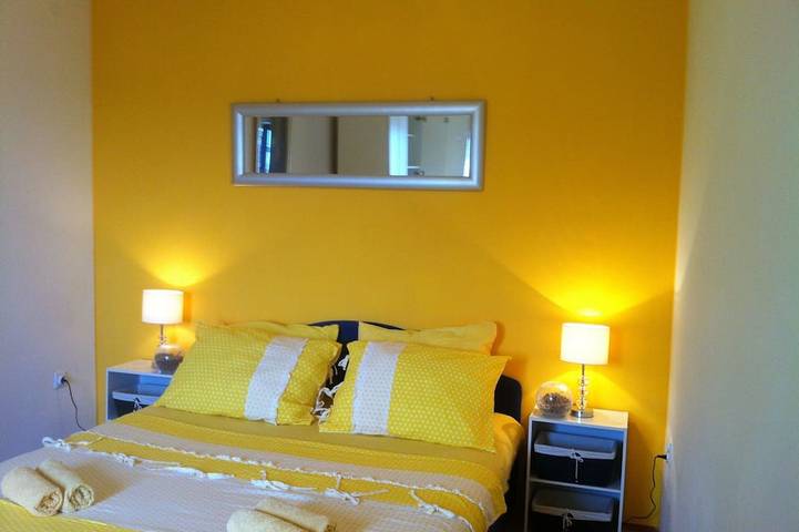 Ganze Wohnung, 1-Zimmer-Ferienwohnung mit Terrasse und Meerblick Prvic Luka, Prvic in Prvić Luka (Kroatische Adria), Prvić Luka