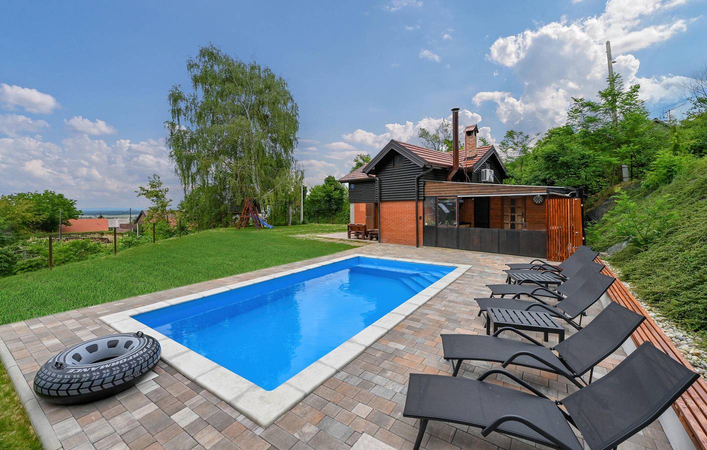 Gezellig appartement met 2 slaapkamers, zwembad, wifi en parkeerplaats in Koprivnica-Krizevci