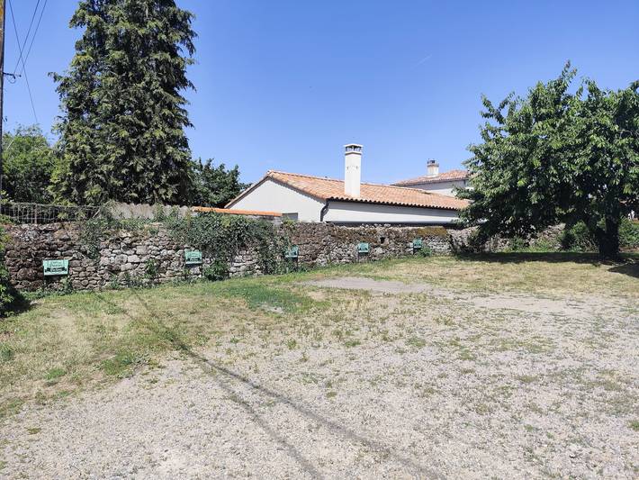 Casa vacacional «Gîte Logis des Douves» con terraza privada y Wi-Fi in Tiffauges, Valle del Loira