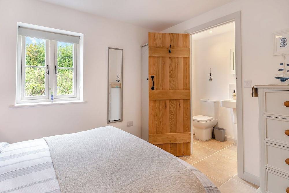 2 bedroom accommodation in Trefin, near St David’s in Trefin, Pembrokeshire