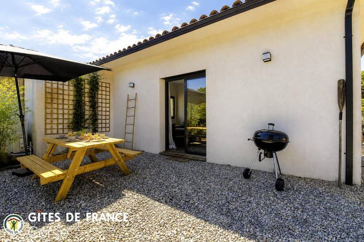 Gîte pour 4 personnes, avec terrasse ainsi que vue et jardin - 1