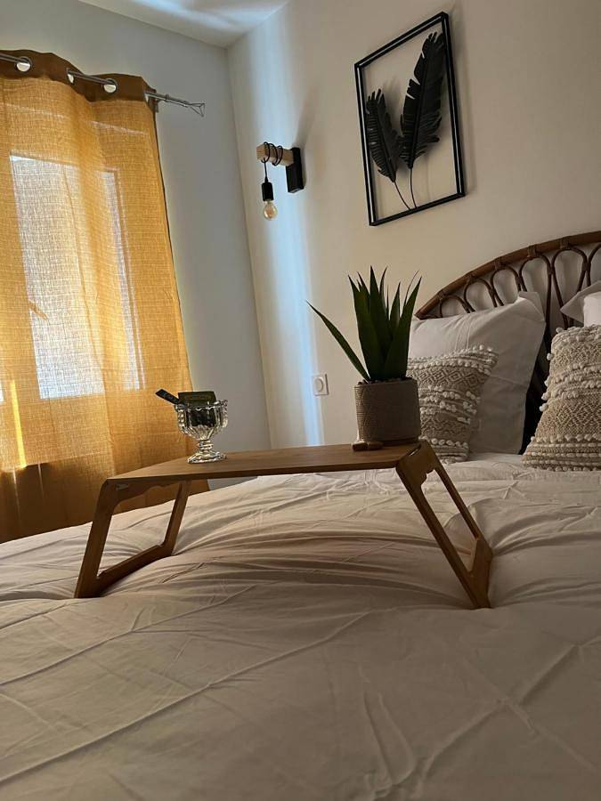 Double Room with Private Bathroom in Mussidan, Périgord Blanc