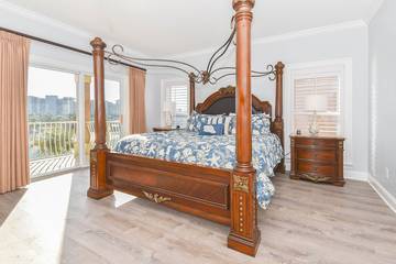 Vacation House for 17 Guests in Destin, Emerald Coast, Picture 3