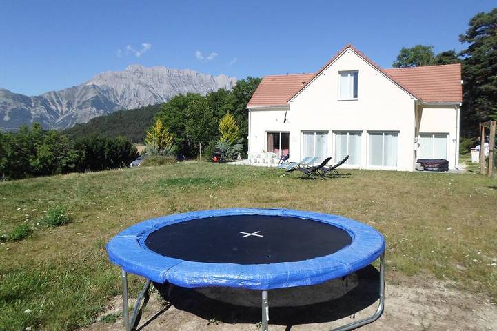 Location de vacances pour 10 personnes, avec terrasse et jardin à La Motte-en-Champsaur