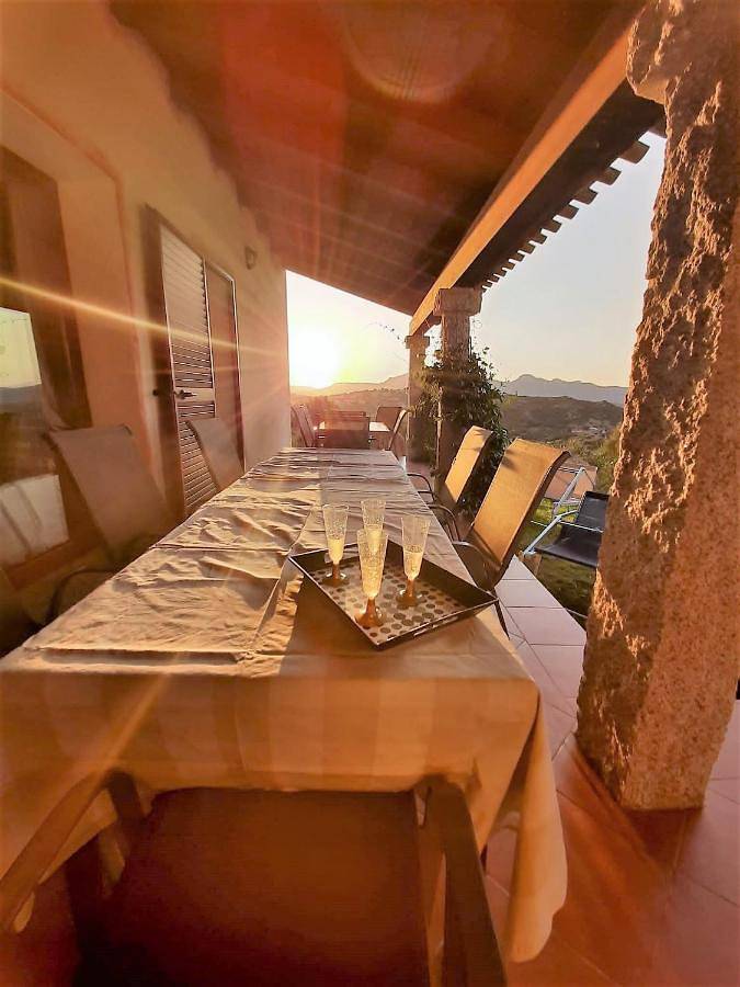 B&b per 2 persone, con terrazza e panorama nonché giardino, con animali domestici sulla Costa Smeralda
