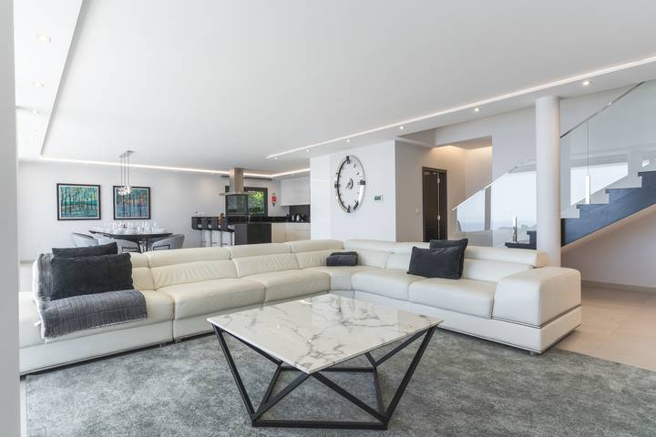 Location de vacances pour 12 personnes, avec vue sur l’océan ainsi que piscine et jardin à Ponta do Sol - 4