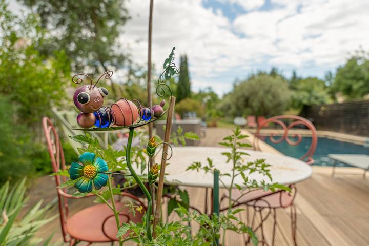 Apartamento entero, Habitación Mas Abicou - Alma con piscina compartida, terraza privada y Wi-Fi in Vézénobres, Región de Alès