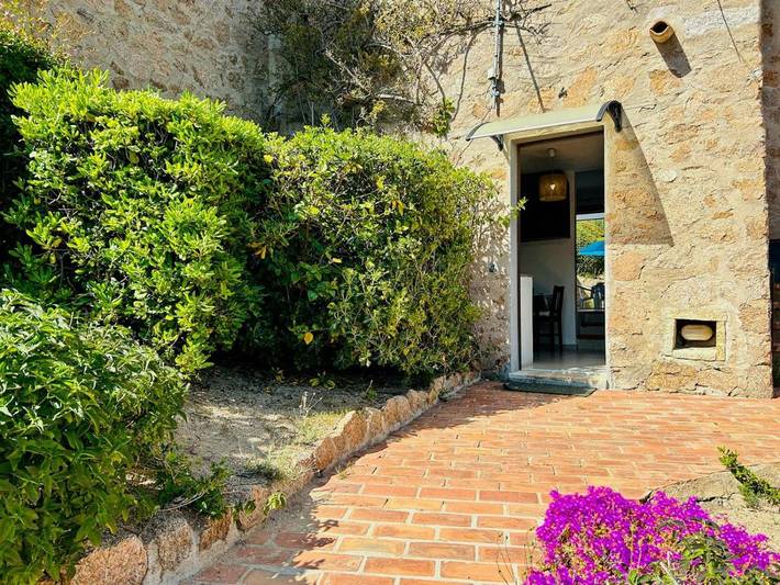 Casa vacanza per 3 persone, con piscina e terrazza in Baia Sardinia