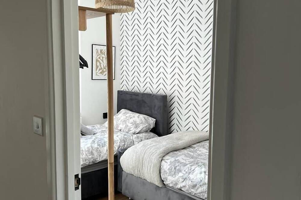 Entire apartment, Somerset House with Garden, 2 bedrooms in Northampton, Northamptonshire