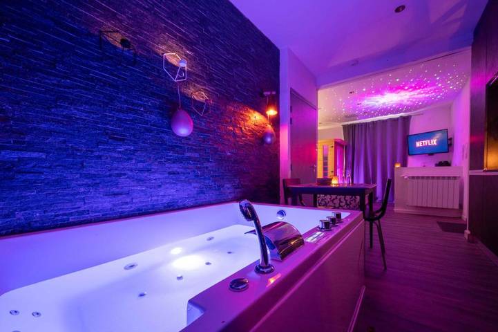 Location de vacances pour 2 personnes, avec sauna ainsi que jardin et jacuzzi dans Torcy - 2