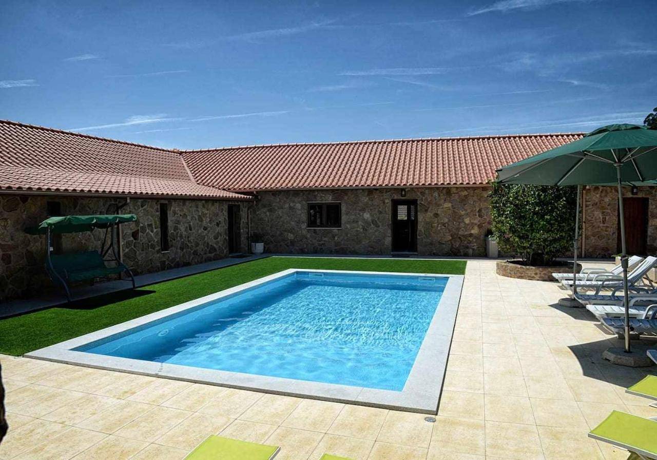 Eight-Bedroom House in Codeçoso, Distrito de Braga