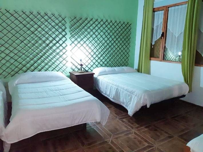 Casa de huéspuedes para 3 personas, con Terraza y Jardín en Retuerta del Bullaque