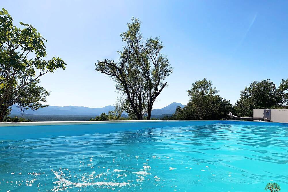 Freistehende Villa am Berg neben dem Fluss Cetina, 24/7 Concierge-Service in Dalmatinisches Zagora